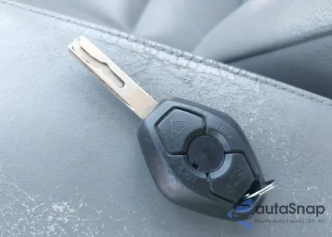 2005 BMW 330Xi from USA, damaged, VIN WBAEW53405PN37317